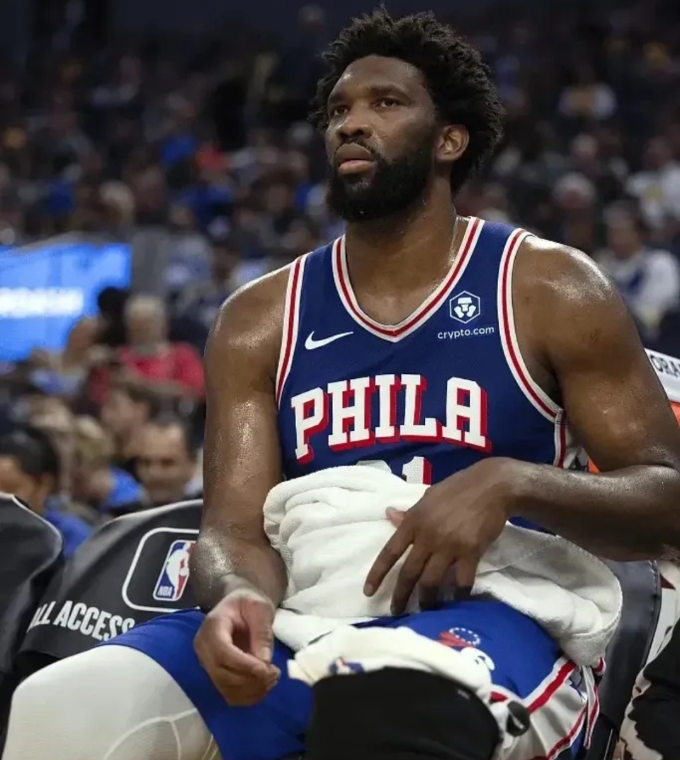 76人中锋恩比德获得最佳球员奖项