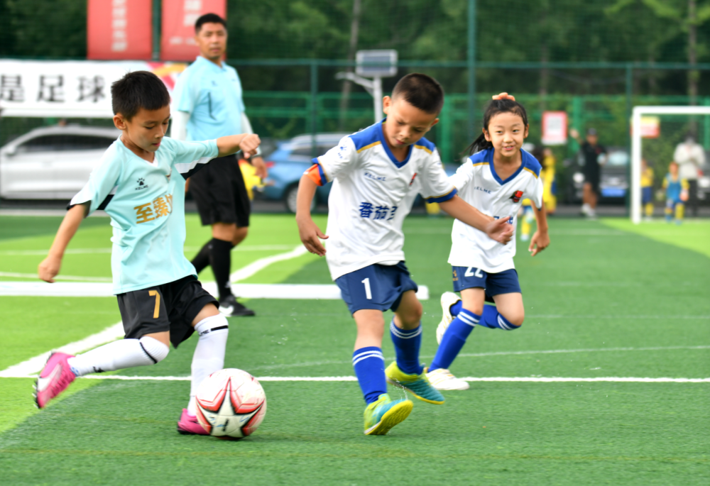 九游娱乐首页-球队实力脱颖而出，足球比赛持续激动人心的简单介绍