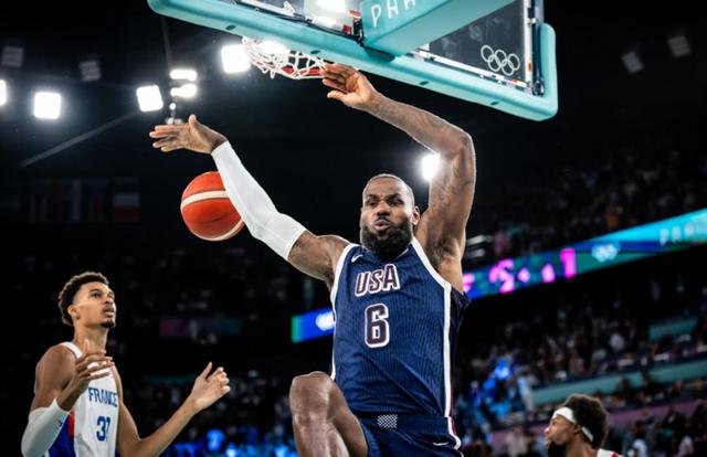 著名球员表现出色，篮球比赛竞争激烈