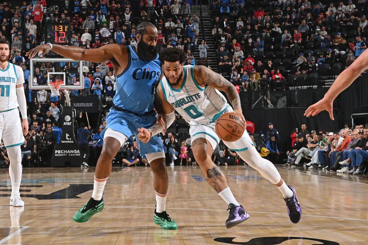 关于爵士队大胜独行侠，全队表现出色的信息