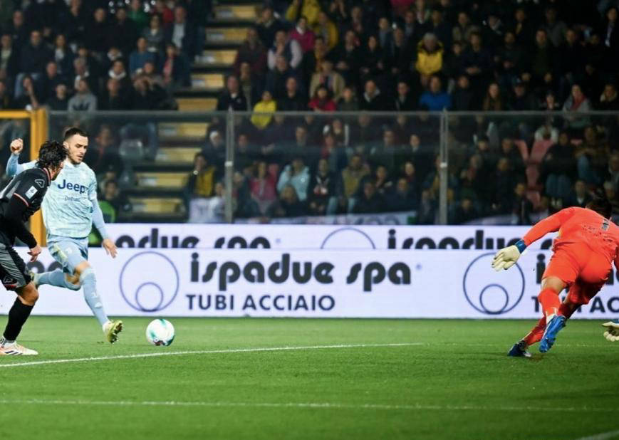 包含瓦伦西亚客场大胜，反弹形势良好的词条