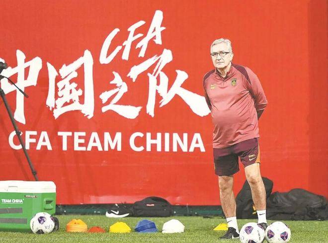 经验丰富的主教练带领球队赢得关键胜利的简单介绍 经验丰富的主教练带领球队赢得关键胜利的简单介绍