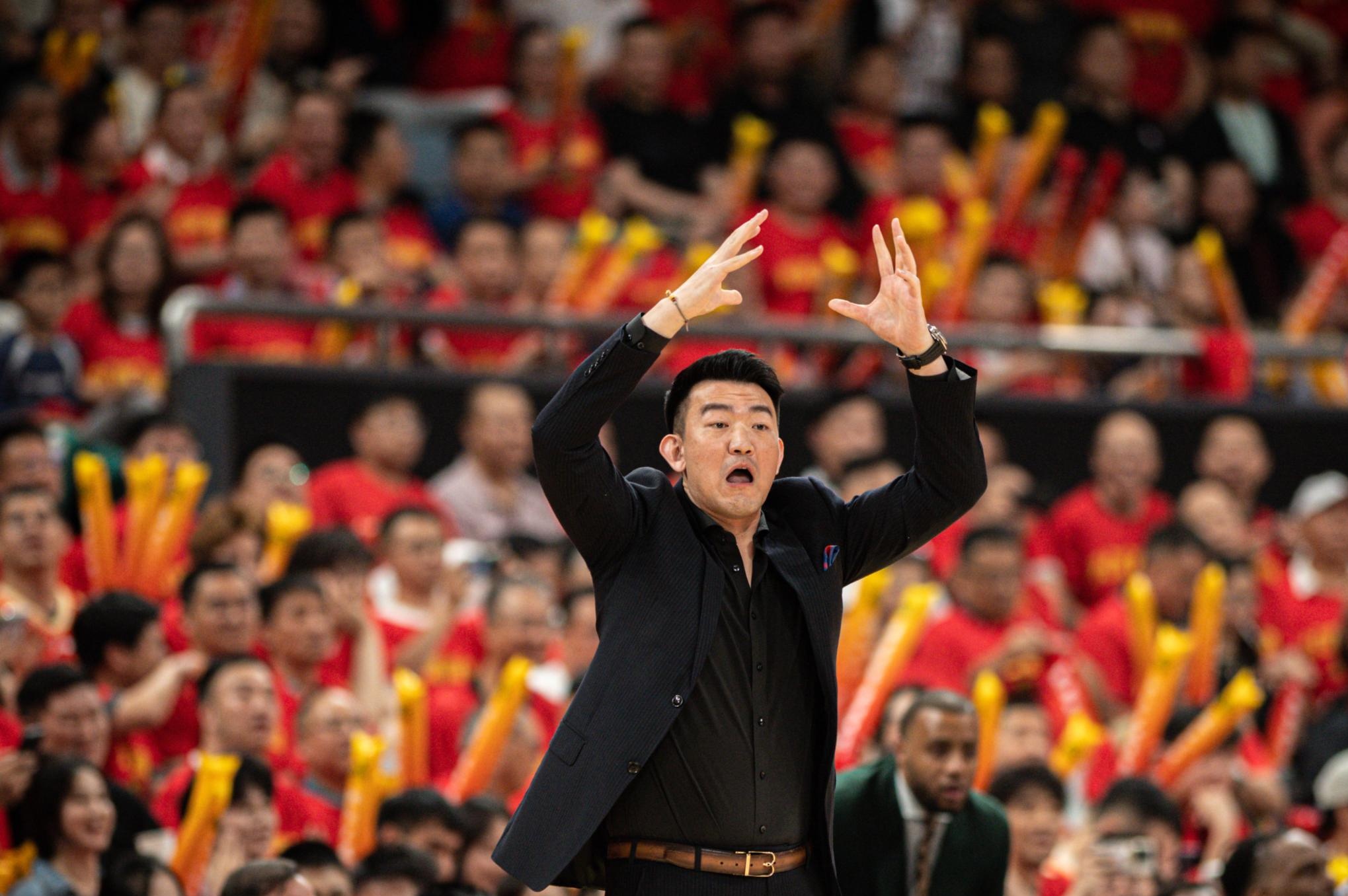 经验丰富的主教练带领球队赢得关键胜利的简单介绍 经验丰富的主教练带领球队赢得关键胜利的简单介绍