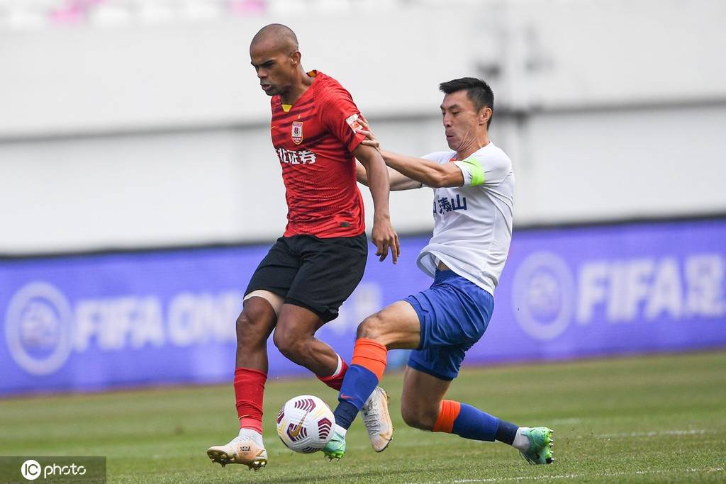 包含洛卡特利世界波破门，帮助球队晋级的词条