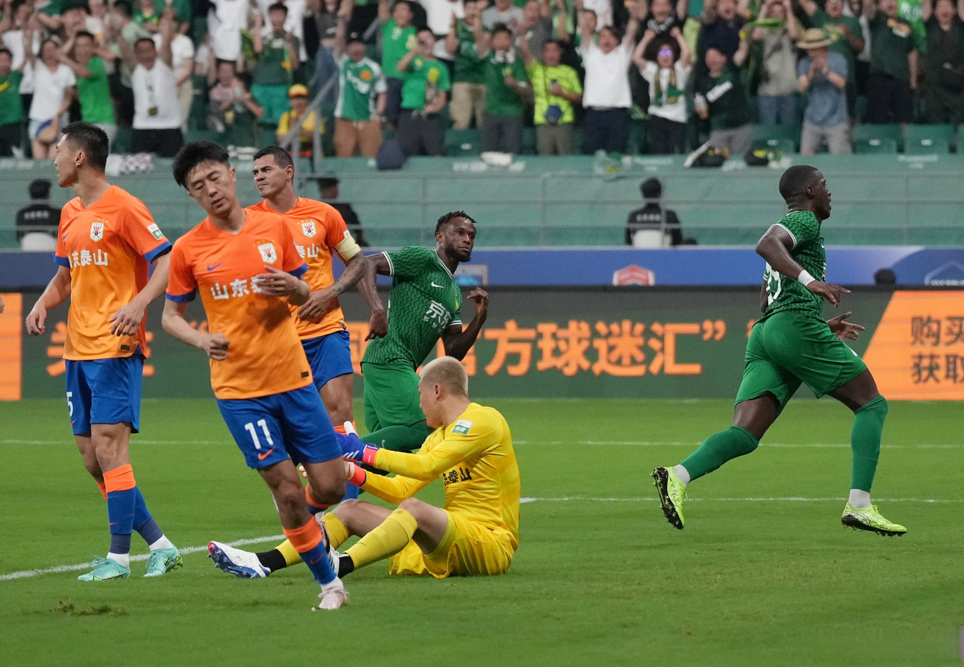 进攻防守完美配合,助球队实现连胜 进攻防守完美配合,助球队实现连胜