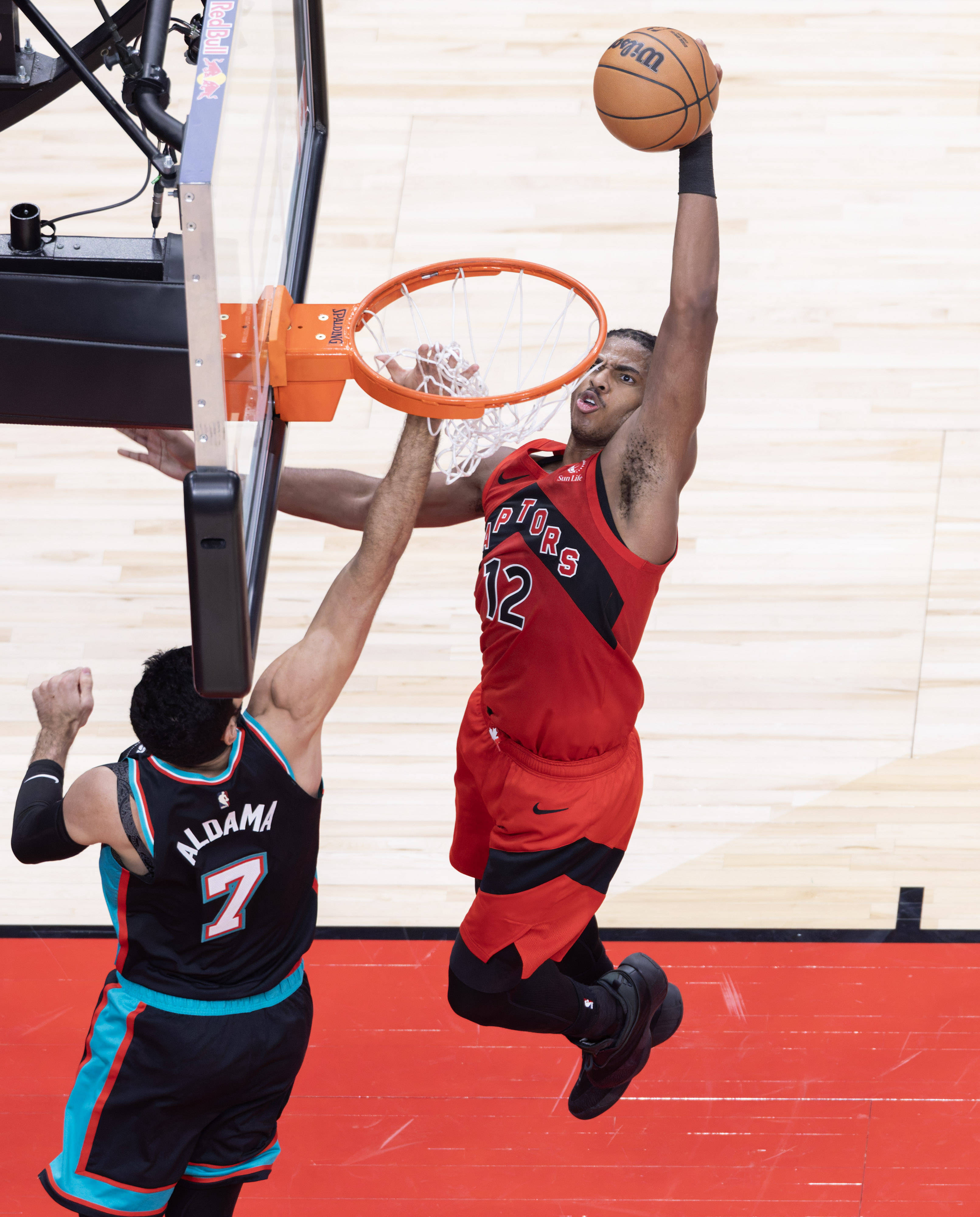 骑士胜灰熊，詹姆斯全方位发挥