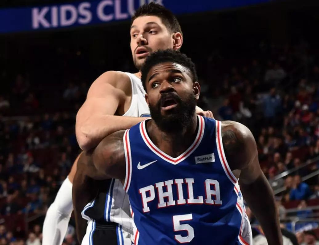 包含76人险胜山东队，武切维奇高光表现的词条