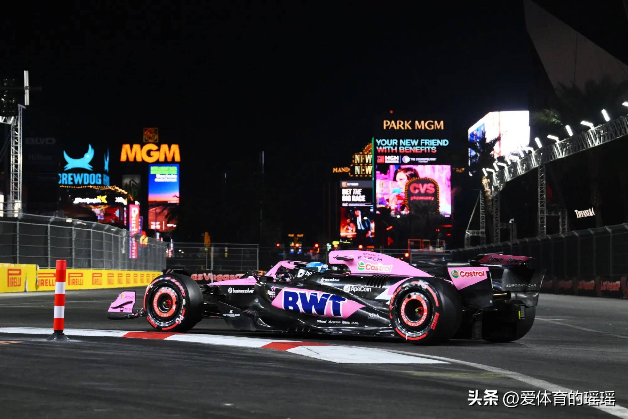 阿斯顿马丁横扫索伯车队，佩雷兹高光表现