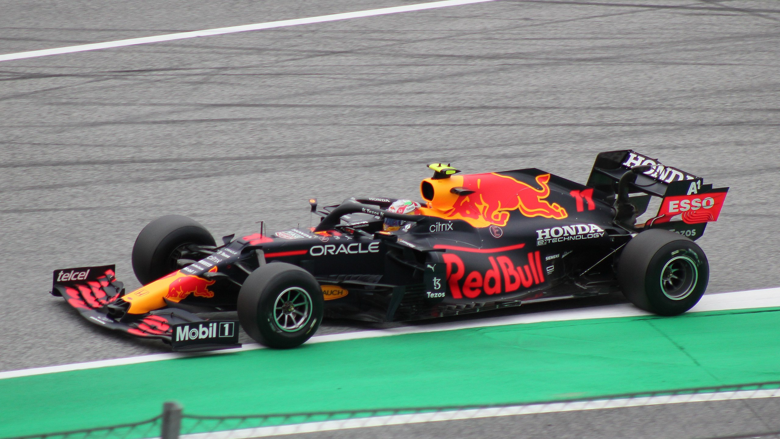 阿斯顿马丁横扫索伯车队，佩雷兹高光表现