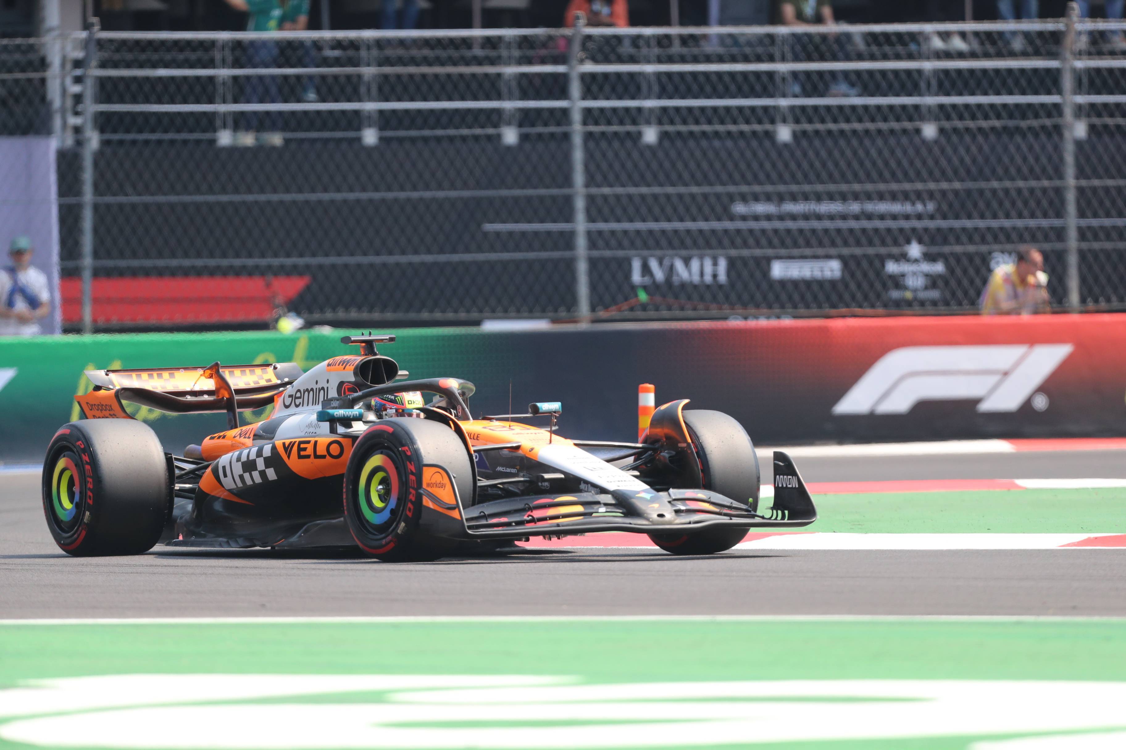 红牛车队鏖战阿斯顿马丁，汉密尔顿惊艳四座的简单介绍