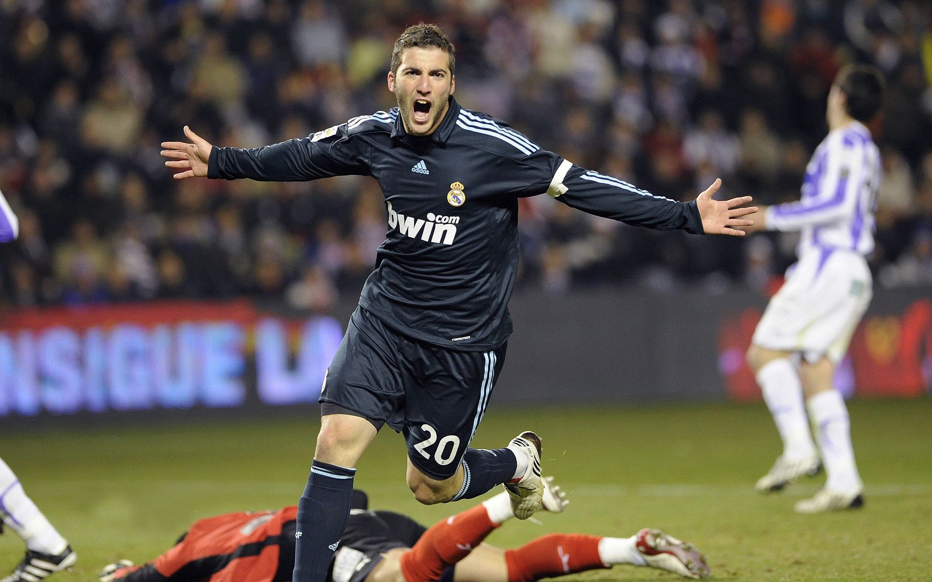 范弗利特大场面先生,热火淘汰赛过关广厦队,诠释何为关键先生